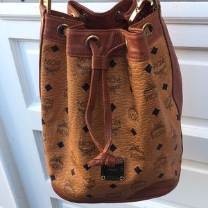 Mcm bucket bag (includes dust bag and cards)